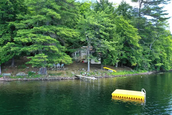 95 Woodlawn LN, Winthrop, ME 04364