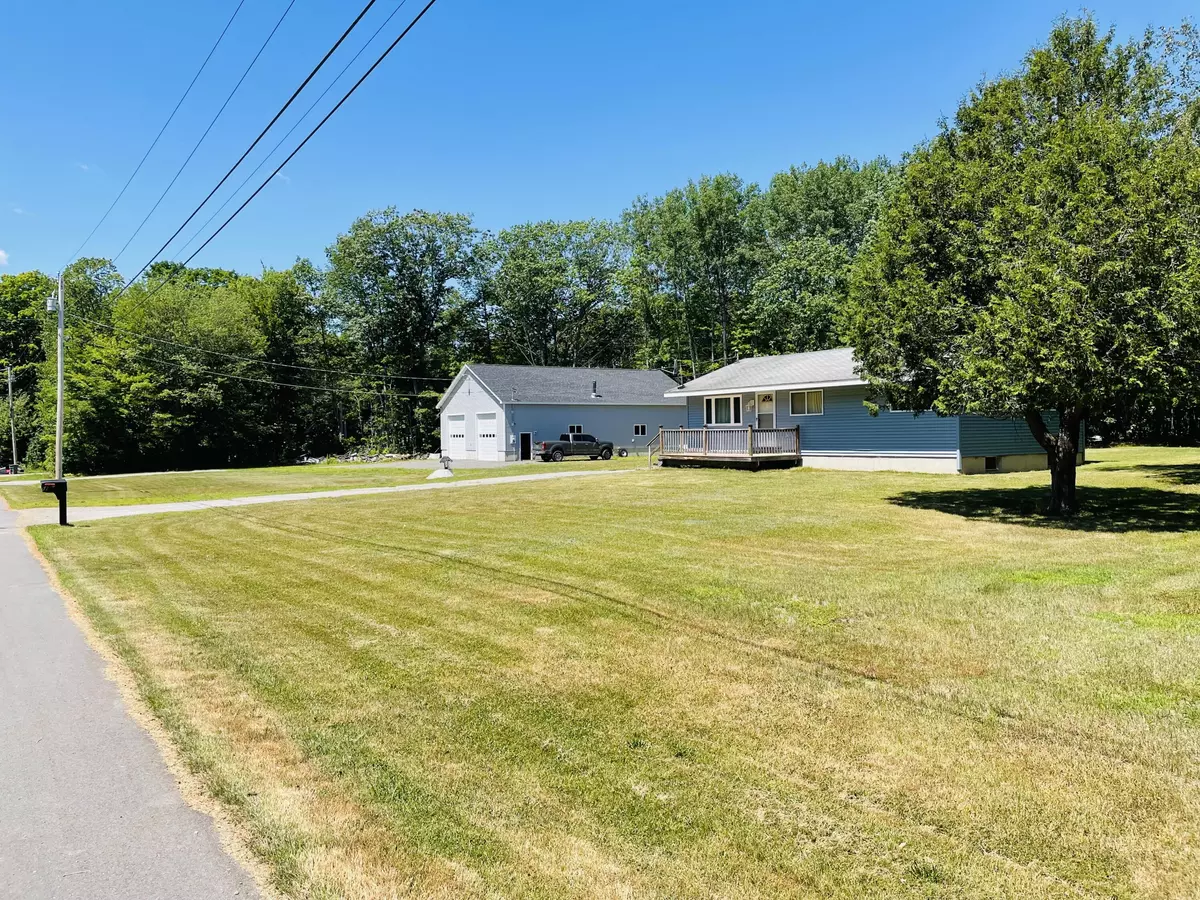 Hermon, ME 04401,723 York RD