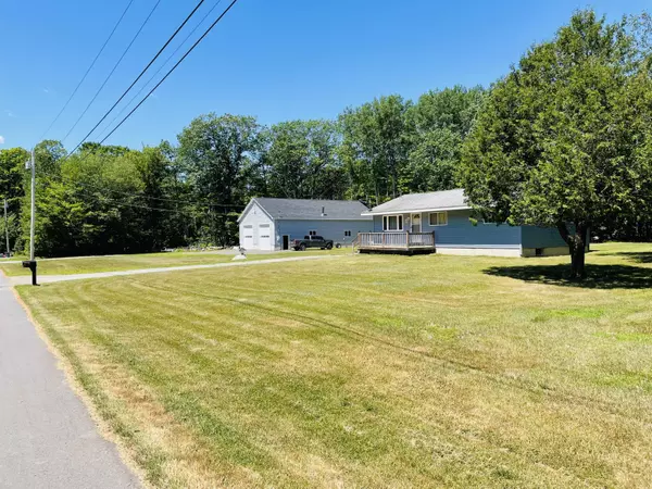 723 York RD, Hermon, ME 04401