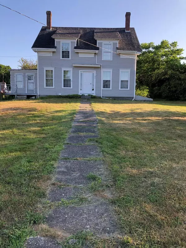 92 E Main ST, Vinalhaven, ME 04863
