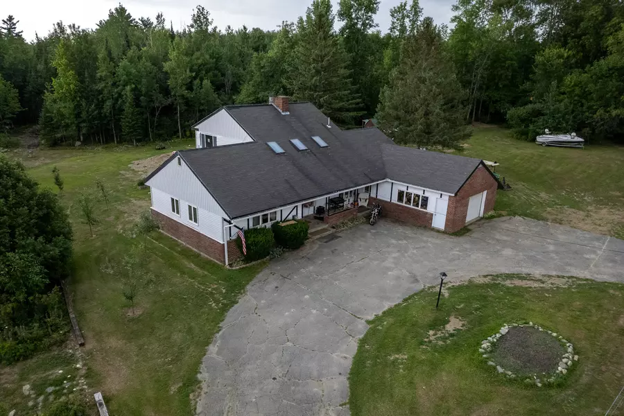 1555 Bangor RD, Clinton, ME 04927