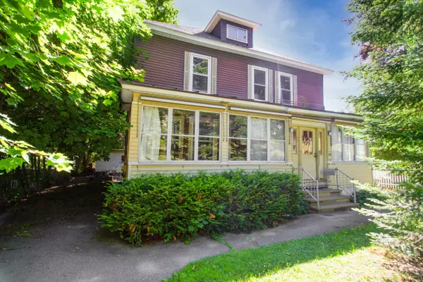 40 Dresden AVE, Gardiner, ME 04345