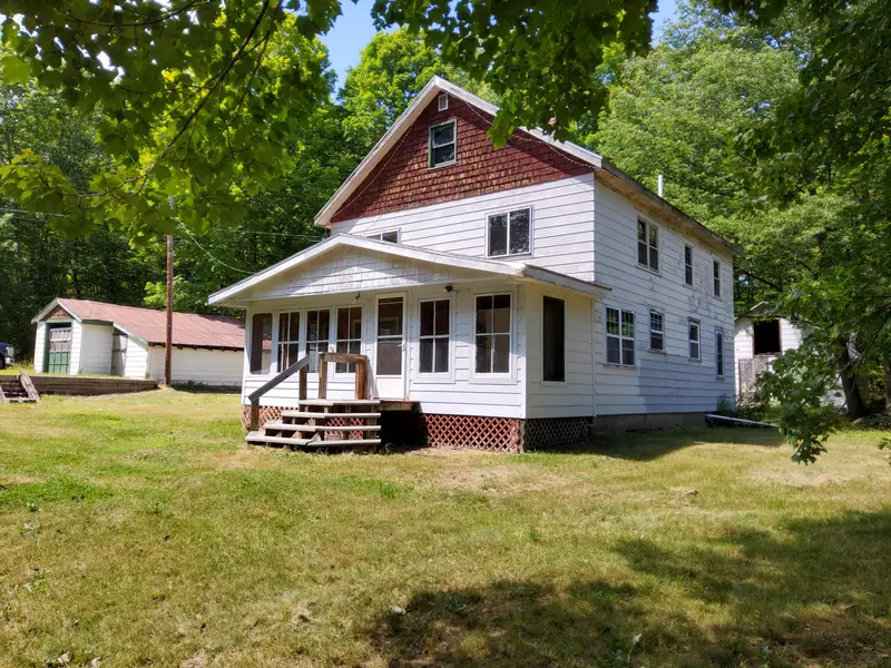 297 Borough RD, Chesterville, ME 04938