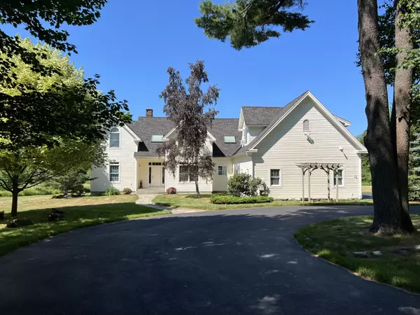 35 Ashley TER, Rockport, ME 04856