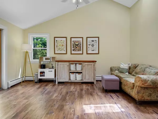 Waterville, ME 04901,17 Glen AVE