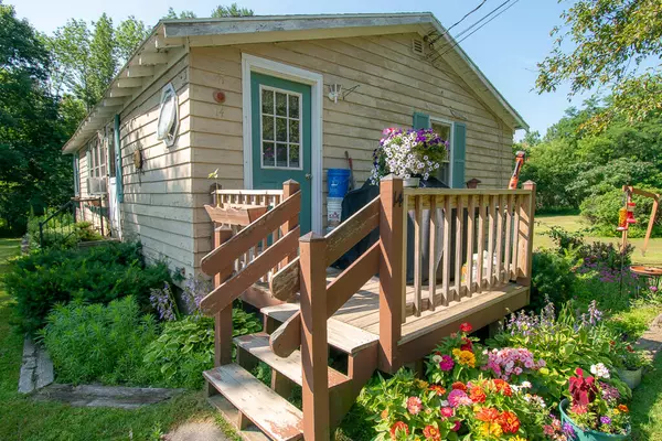 Oakland, ME 04963,14 Wentworth CT