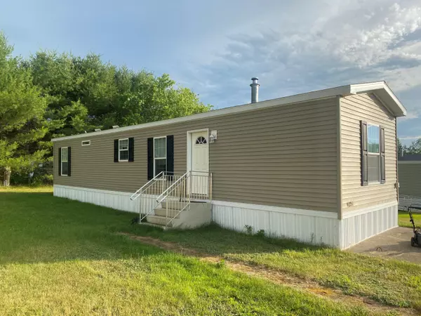 24 Dunlop AVE, Mechanic Falls, ME 04256