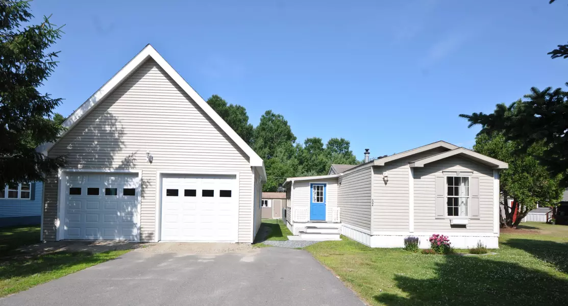 52 Old County RD, Hancock, ME 04640