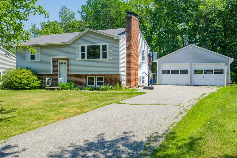 24 Ellen CIR, Yarmouth, ME 04096