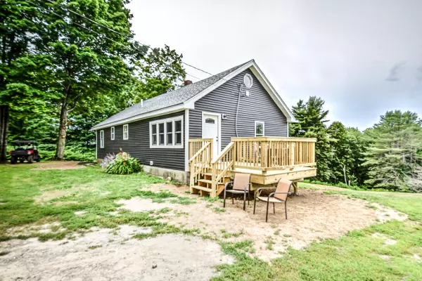 324 Hanson RD, China, ME 04358