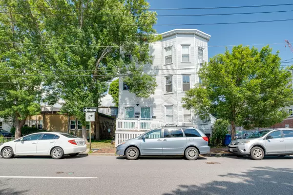 Portland, ME 04102,317-319 Valley ST