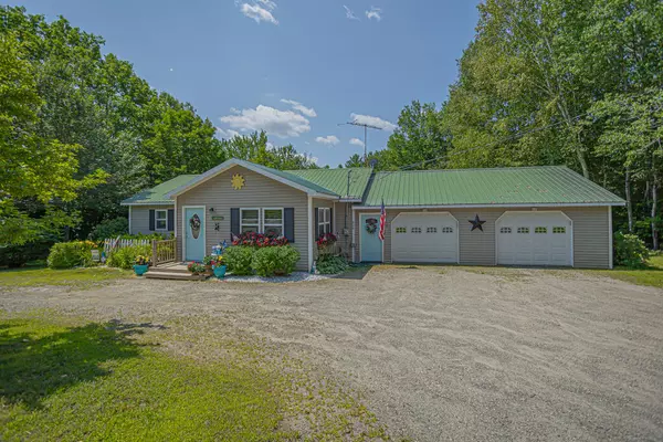 824 Fairbanks RD, Farmington, ME 04938