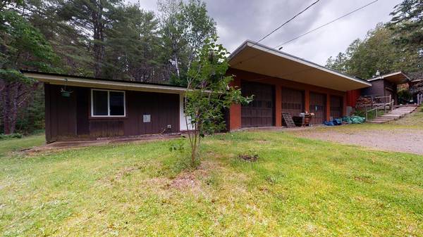 622 Bennoch RD, Old Town, ME 04468