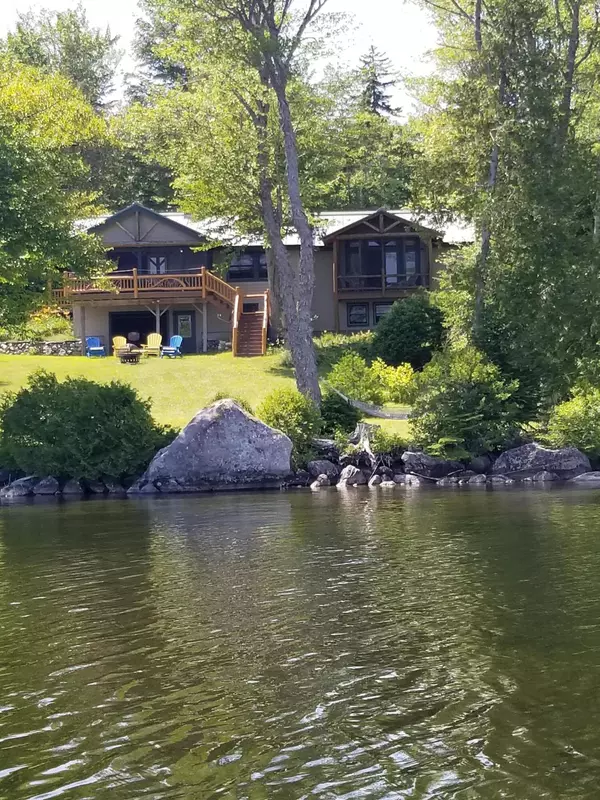 183 Dickson RD, Carrying Place Town Twp, ME 04961