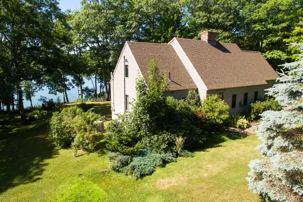 23 Waterview LN, Newcastle, ME 04553