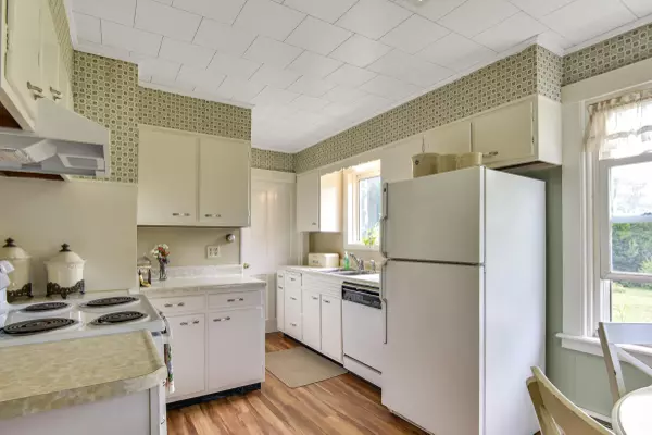 Searsmont, ME 04973,61 Main ST N