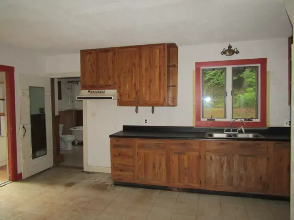 Norway, ME 04268,8 Walker AVE