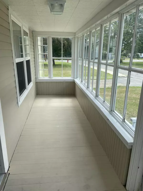 Howland, ME 04448,18 Willow ST