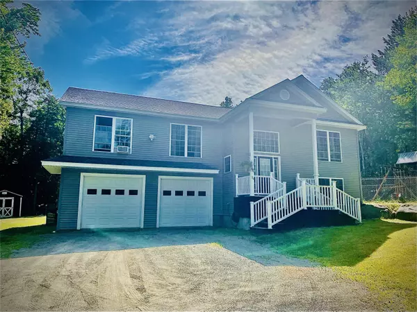 26 Merritt DR, Orono, ME 04473