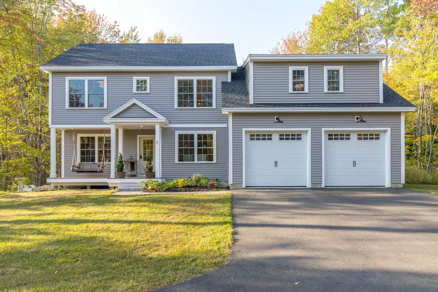 8 Autumn View LN, Brunswick, ME 04011