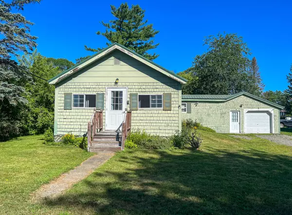 Howland, ME 04448,17 Willow Street