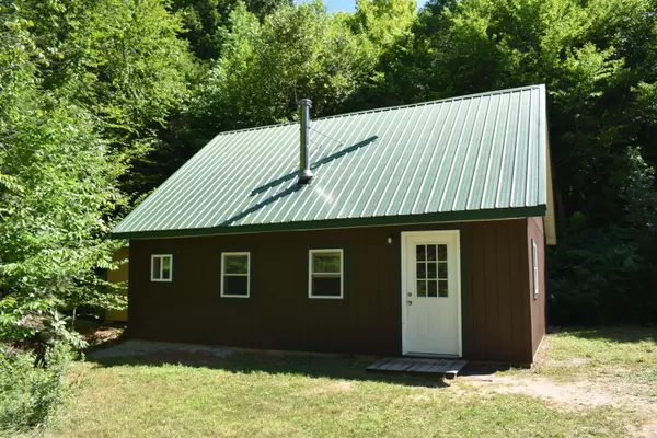 284 Spaulding Pond RD, Lakeville, ME 04487