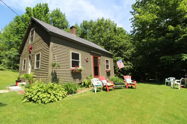 72 Lawry RD, Searsmont, ME 04973