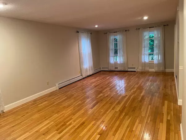 Brunswick, ME 04011,9 Glover ST