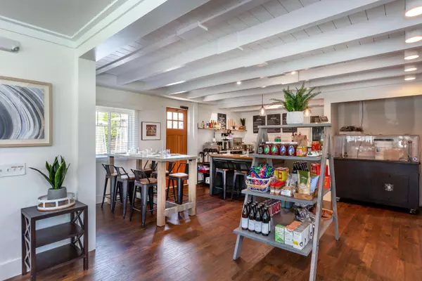 Wiscasset, ME 04578,65 Gardiner RD