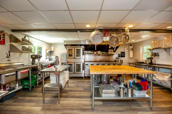 Wiscasset, ME 04578,65 Gardiner RD