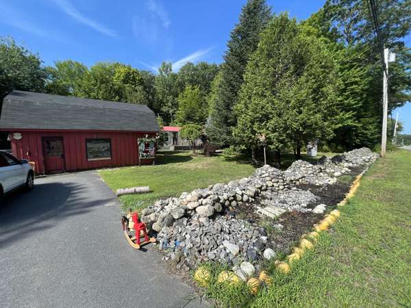 574 Lewiston RD, Topsham, ME 04086