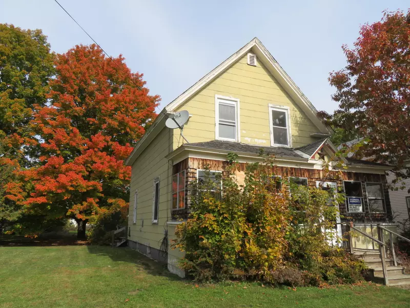 43 Railroad AVE, Brownville, ME 04415