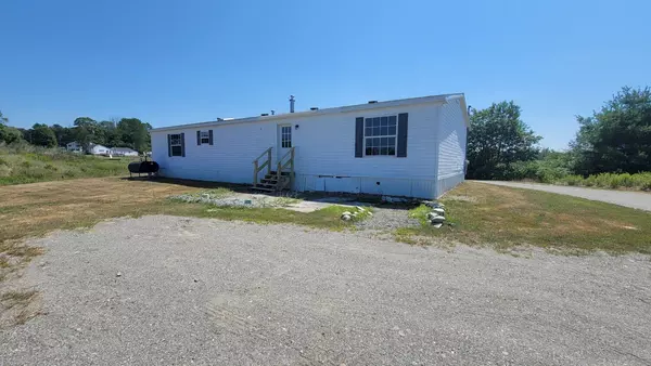 261 Hinckley RD, Canaan, ME 04924