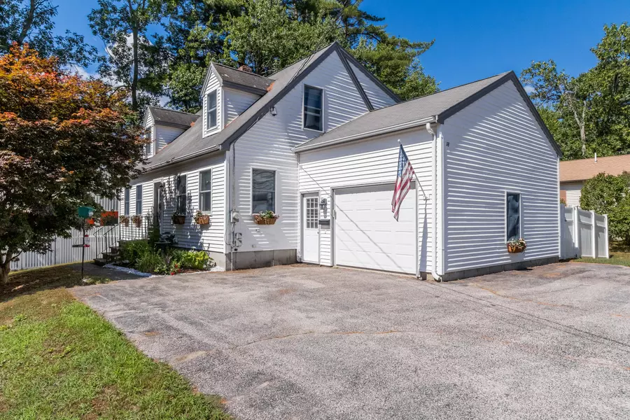 18 Hutchins ST, Saco, ME 04072