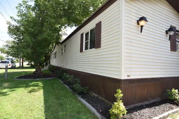 Madison, ME 04950,24 Houghton ST