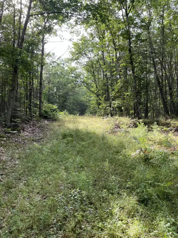33 Hutchings RD, Nobleboro, ME 04555