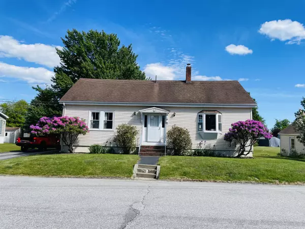 12 Winter ST, Lisbon, ME 04250