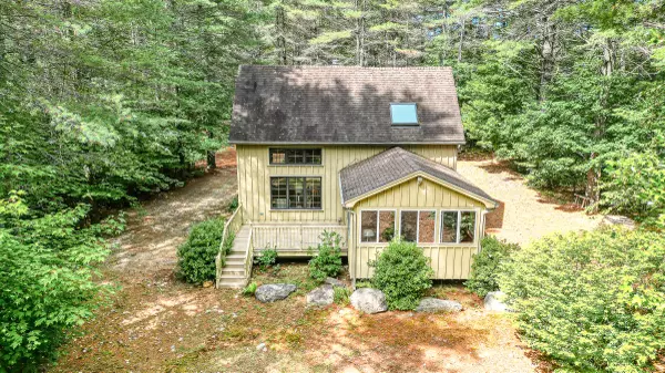 75 Pine Shore DR, Hartford, ME 04220