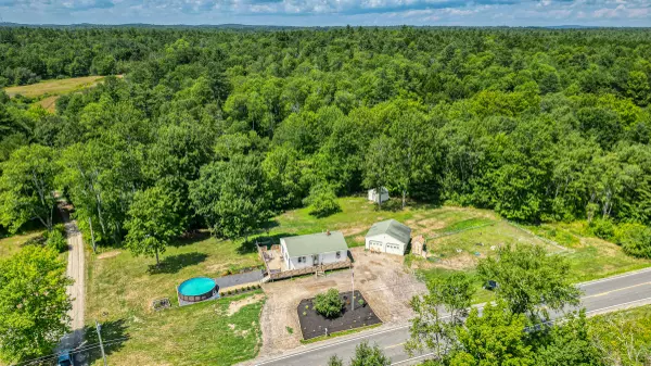 656 White RD, Bowdoinham, ME 04008
