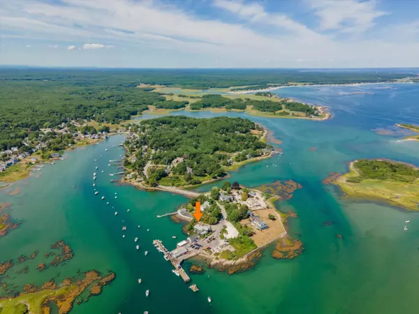 Kennebunkport, ME 04046,77 Pier RD