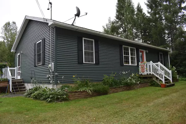 19 Peck DR, Newport, ME 04953