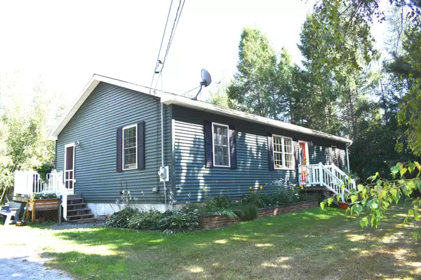 Newport, ME 04953,19 Peck DR