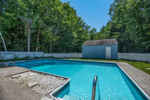 Oakland, ME 04963,96 Oak Hill DR