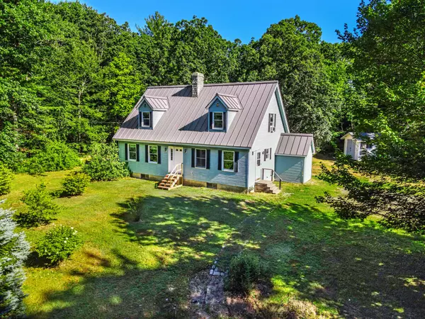 24 Kelley RD, Pittston, ME 04345