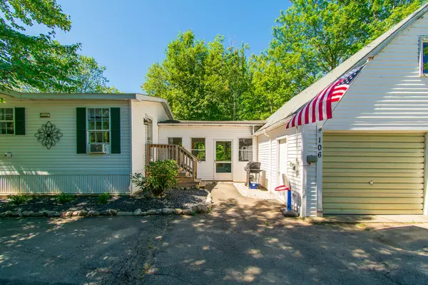 Liberty, ME 04949,106 W Main ST