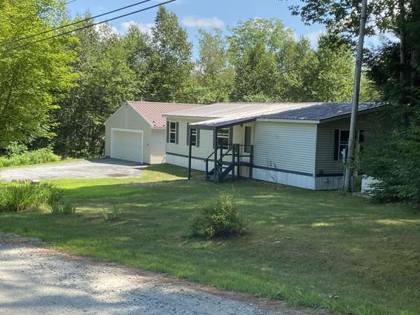 16 Country LN, Harrison, ME 04040