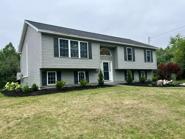 711 Bog RD, Hermon, ME 04401