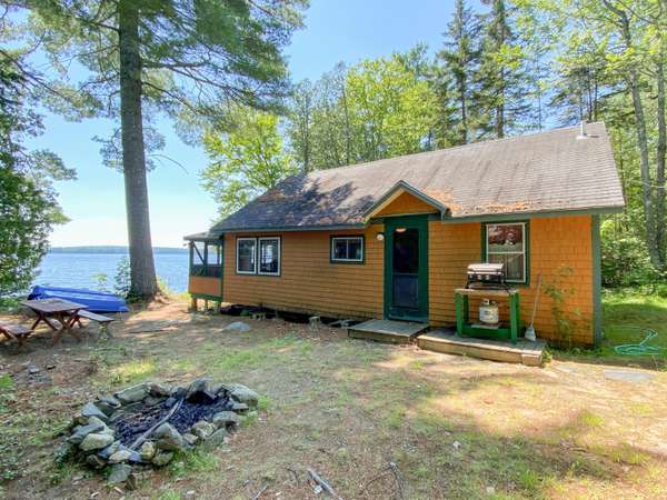 222 Cedar DR, Lake View Plt, ME 04463