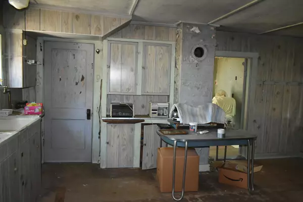 Winthrop, ME 04364,23 Lambert ST