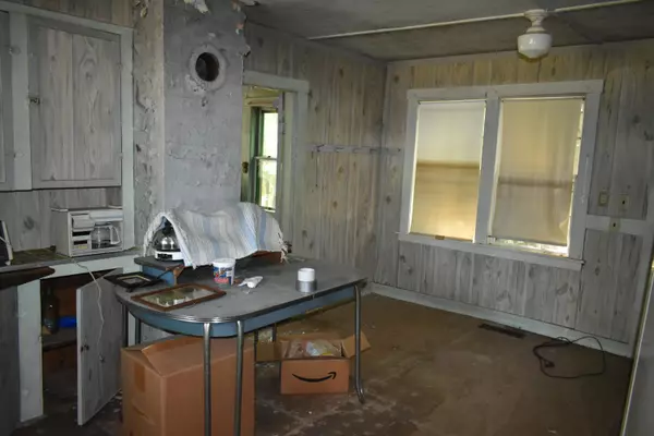 Winthrop, ME 04364,23 Lambert ST